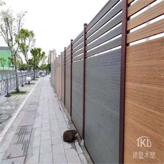 北京塑木围栏花园防腐木栅栏户外小院子造景